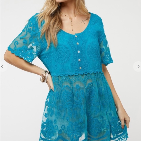 Crochet round neck button down top. - Picture 2 of 5